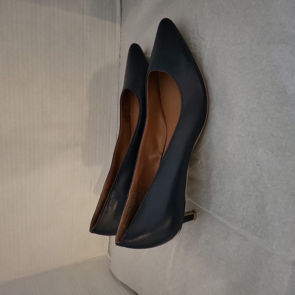 Calvin Klein Women's Elegant Black Shoes Size 8M.
